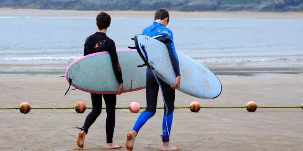 Como começar surf: escolhe a prancha certa e aprende a surfar