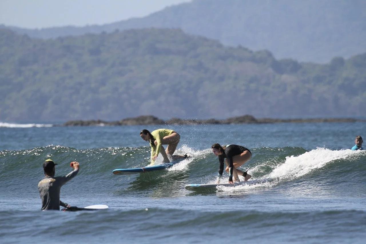 Surfen lernen: Anfänger-guide für deine ersten Wellen