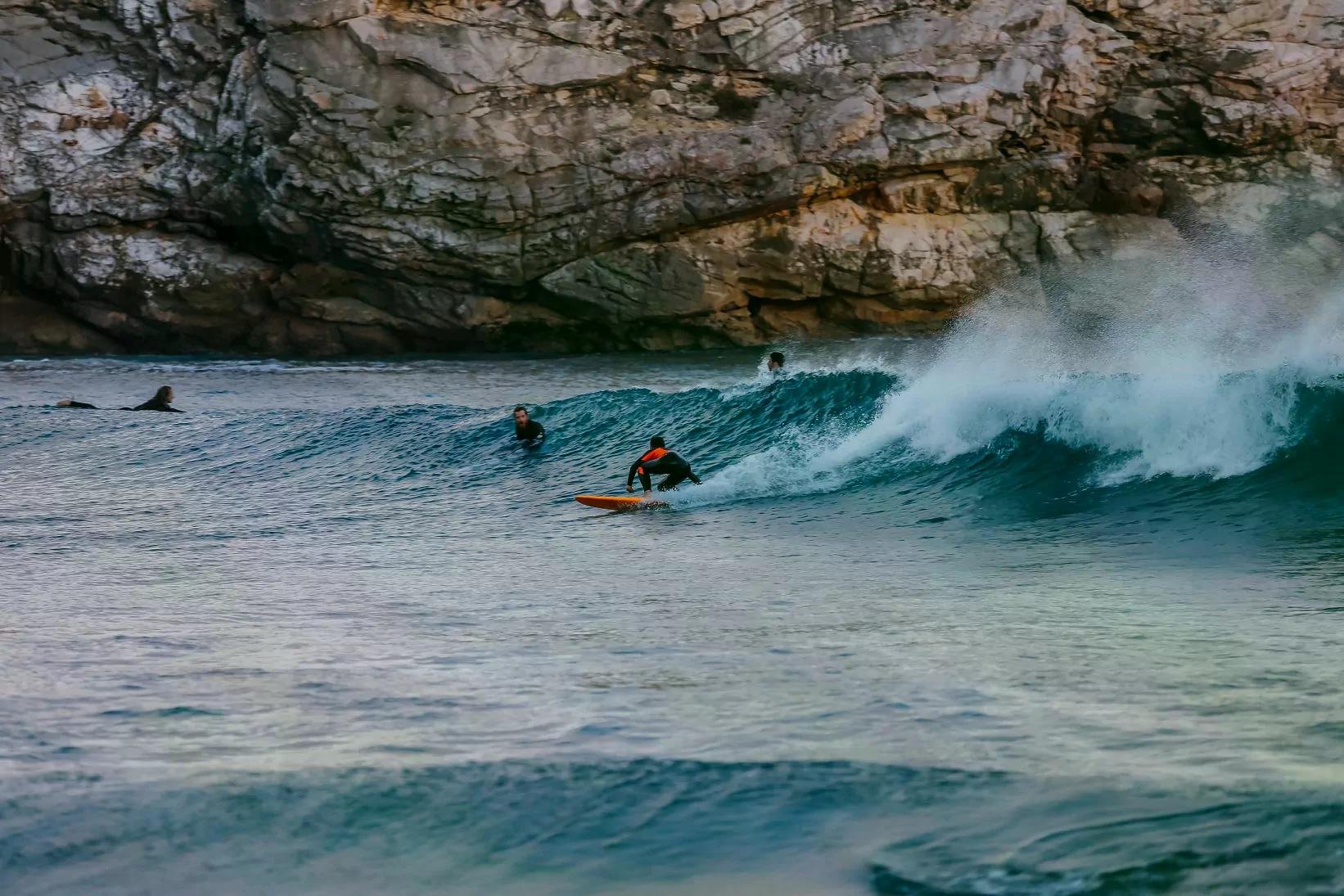 Die besten Surfspots in Europa für Anfänger