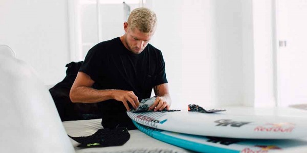 Como colocar un pads de surf en una tabla