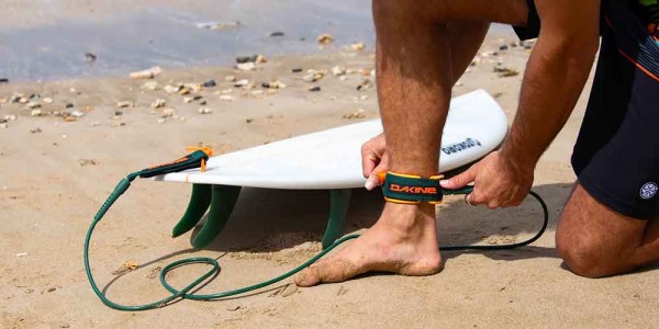 Como colocar el leash en tu tabla de surf