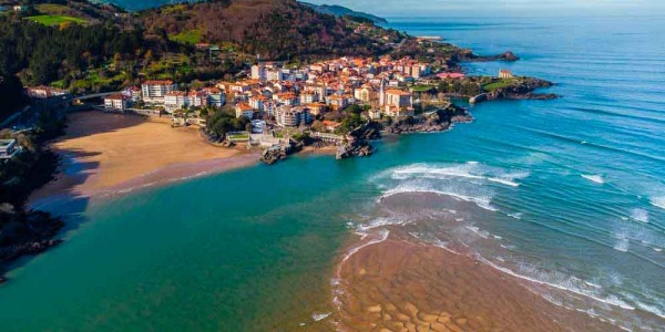 Mundaka, la mejor playa para hacer surf en el norte de España