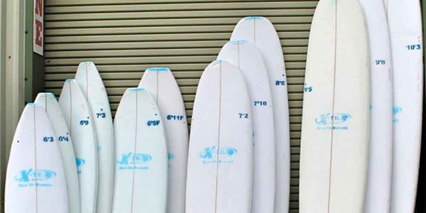 Los materiales para hacer una tabla de surf